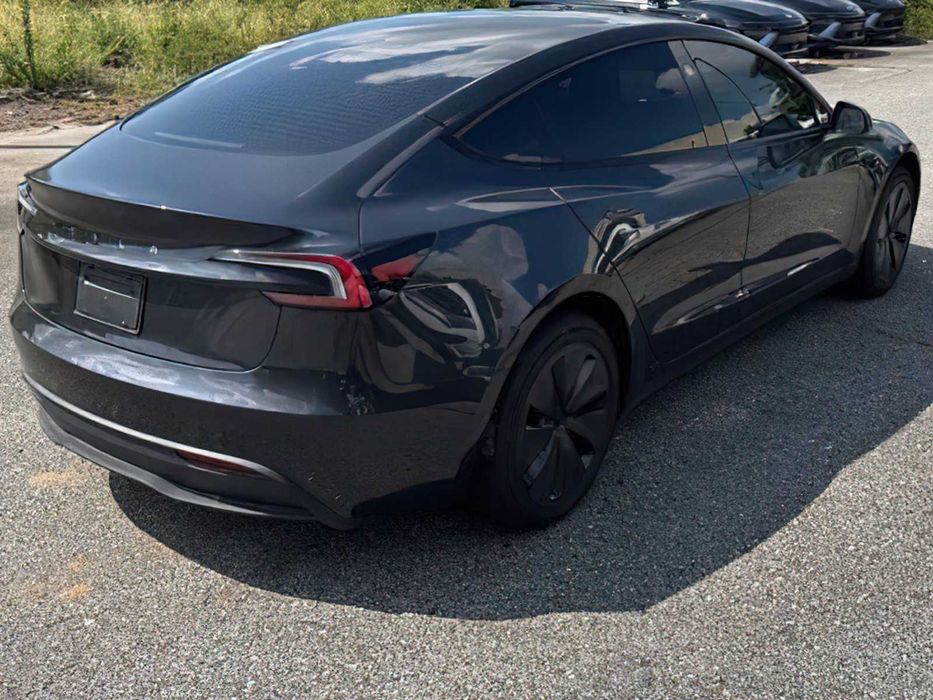 Tesla Model 3      2025