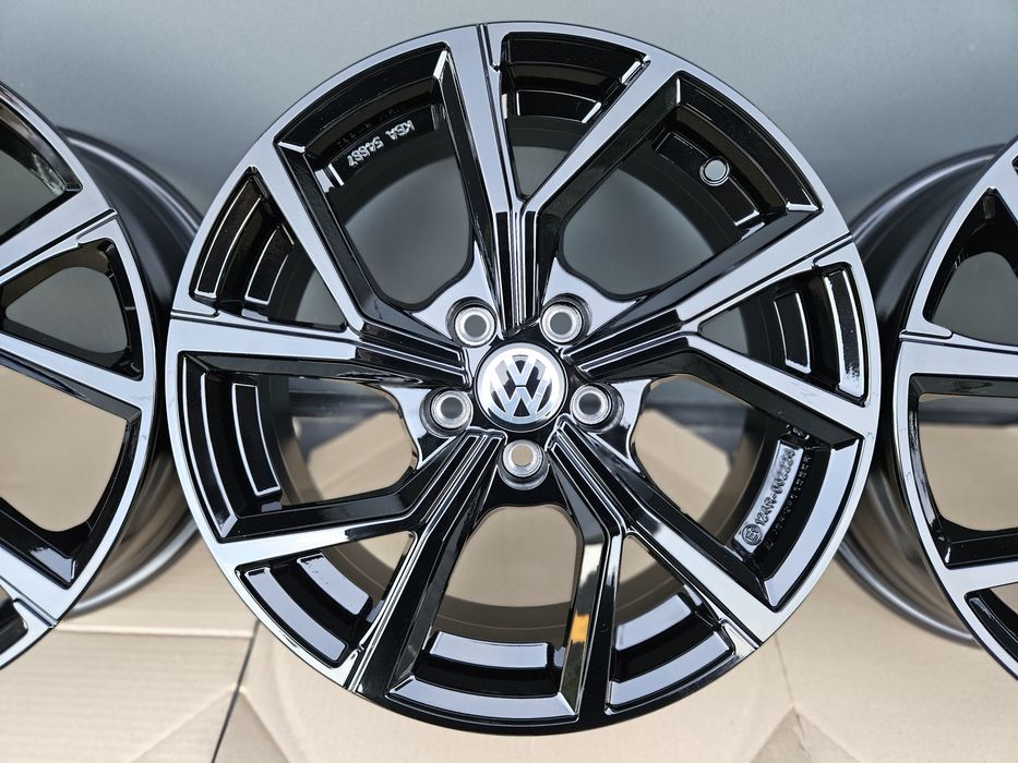 VW Golf 17 " Nowe 5x112 Caddy Jetta Touran T-Roc Czarne  Felgi Volkswagen