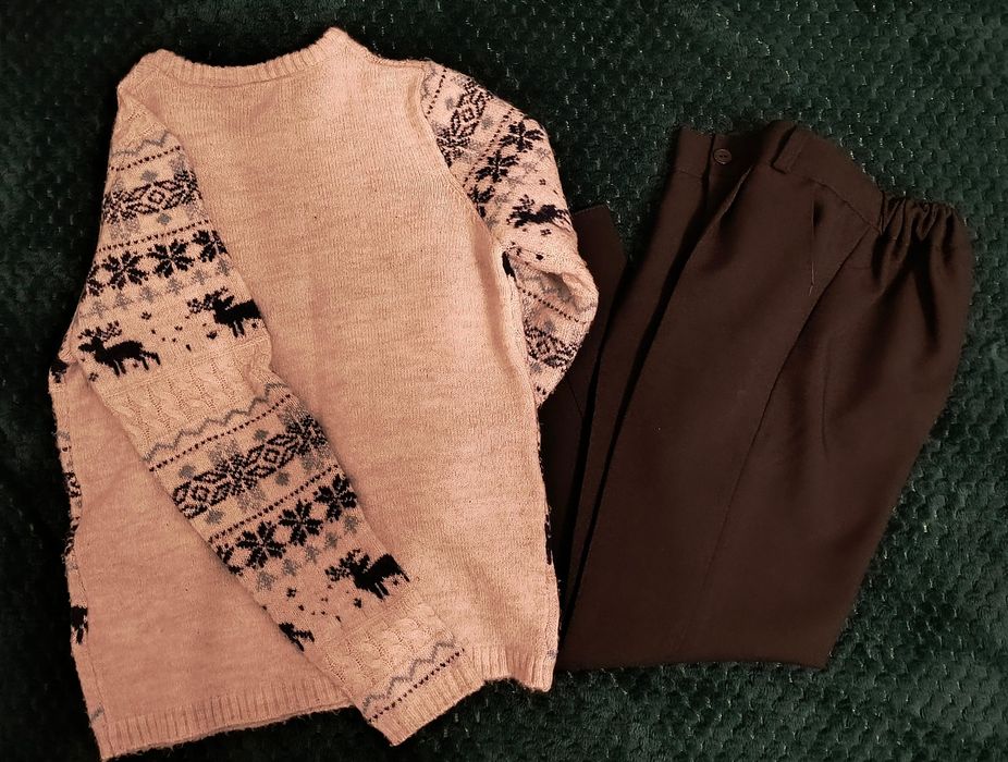 Świąteczny zestaw eleganckie czarne spodnie i mięciutki sweterek r 122