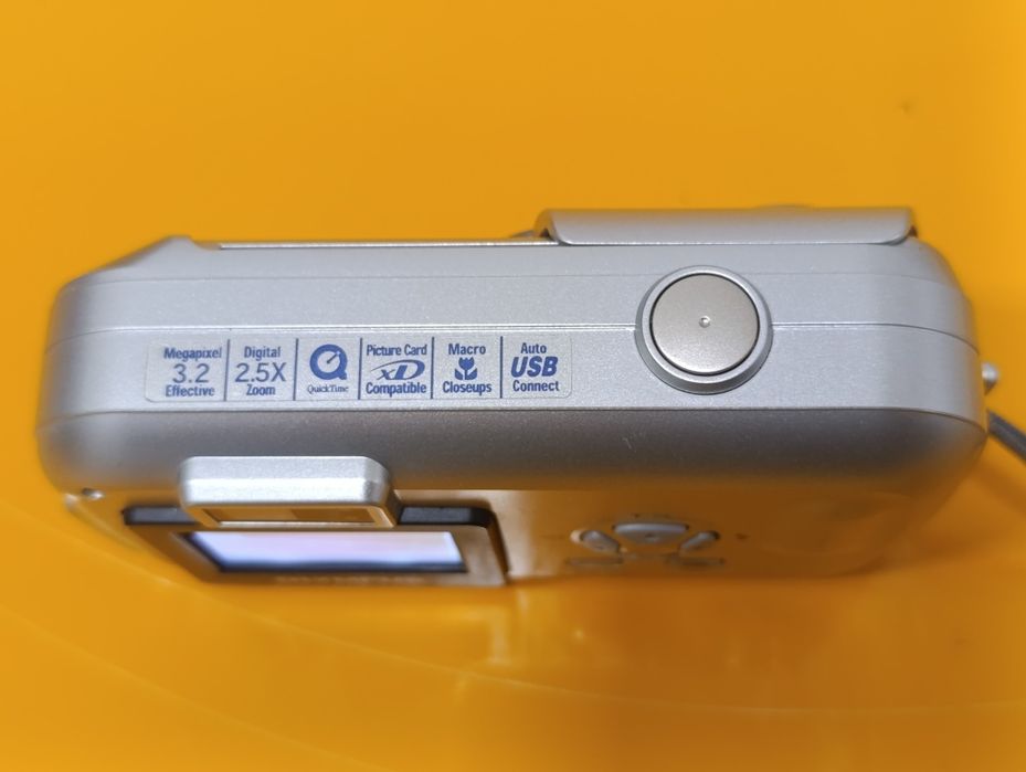 Aparat cyfrowy kompaktowy Olympus C-160, na baterie AA, retro 100% OK