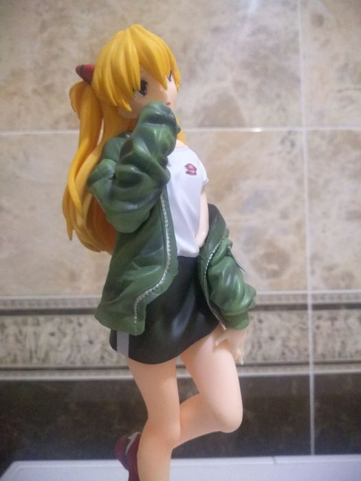 Аніме фігурка Аска Ленглі у міні спідниці