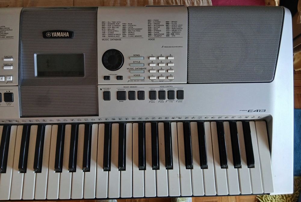Teclado YAMAHA E413