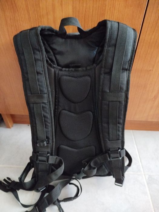 Mochila de hidratação ciclismo.  .