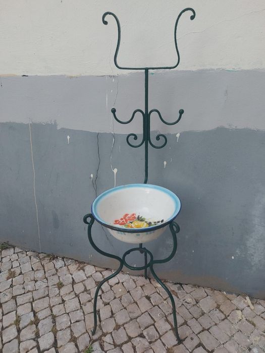 Lavatório antigo de ferro