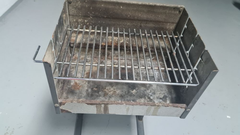Churrasqueira grelhador a carvão com grelha