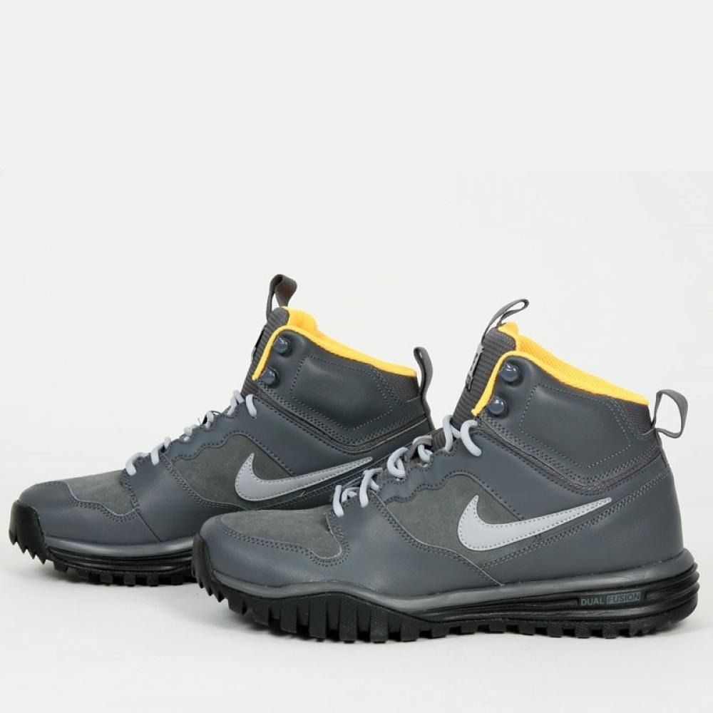 Nike dual fusion hills mid leather sale