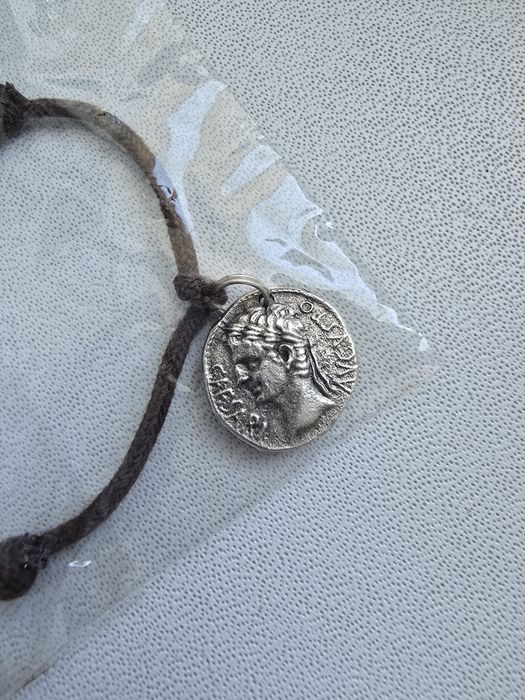Bransoletka na sznurku brązowa moneta Grecja antyk boho