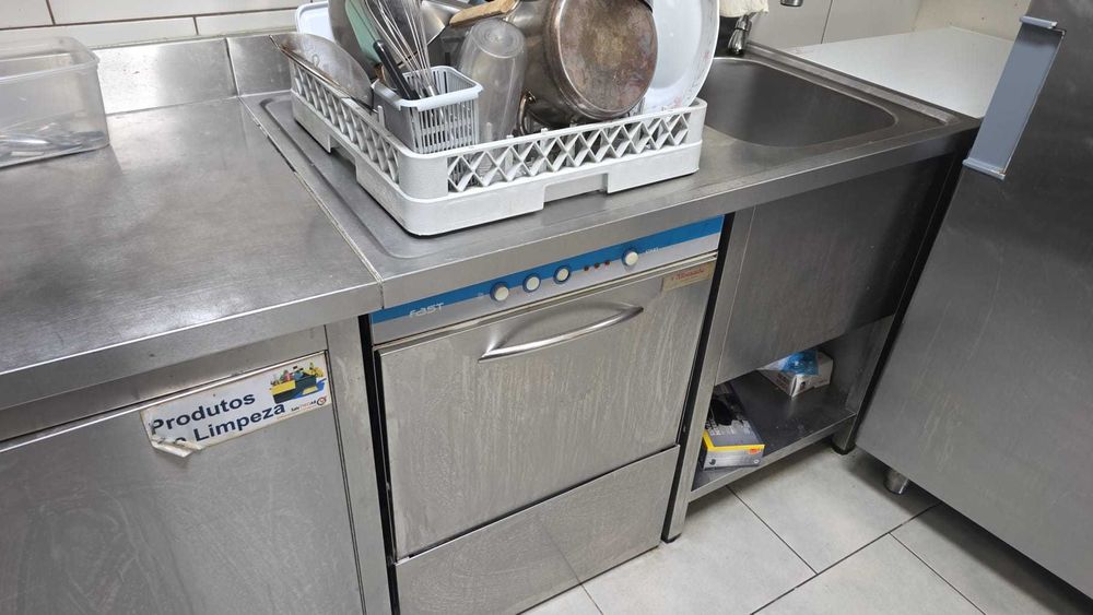 3 bancadas inox e 1 louceiro inox