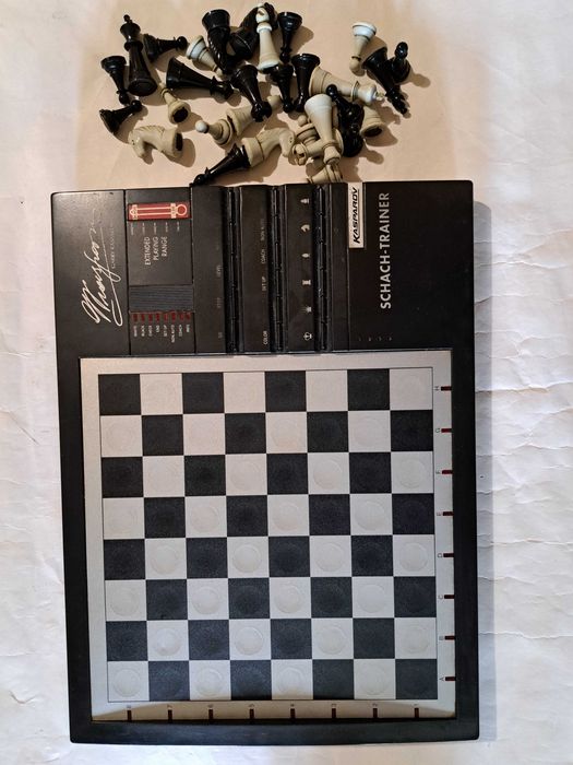 Szachy Saitek Kasparov Schach Trainer  Elektroniczny Komputer Szachowy