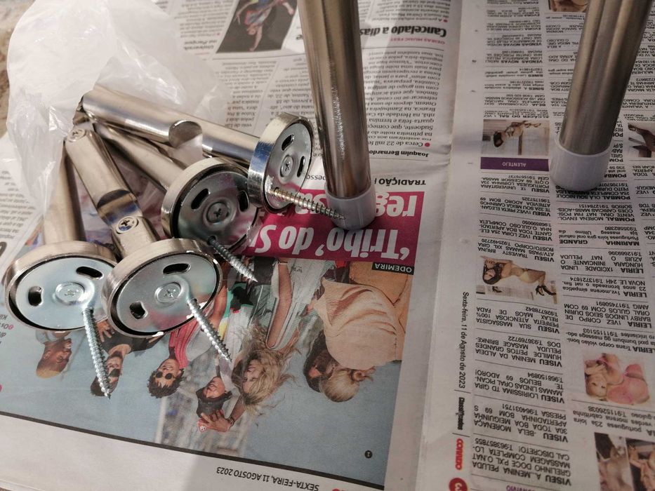 Vendo varões de cortinado em metal e madeira