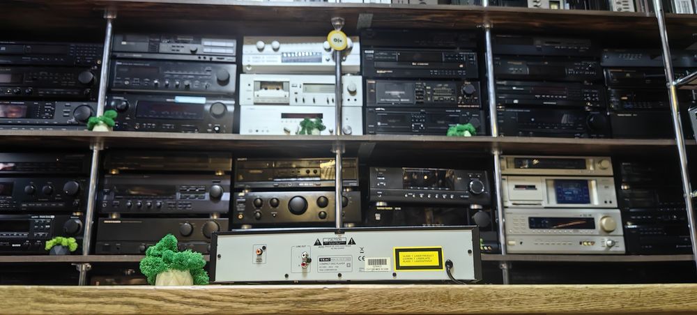 CD програвач Teac CD-P1160D