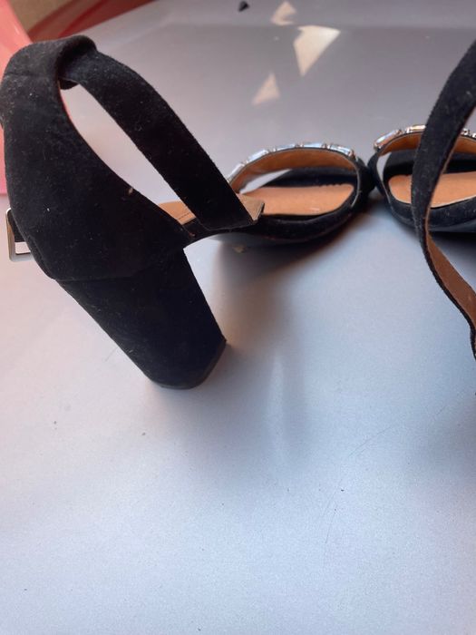 Sapato alto praticamente novo