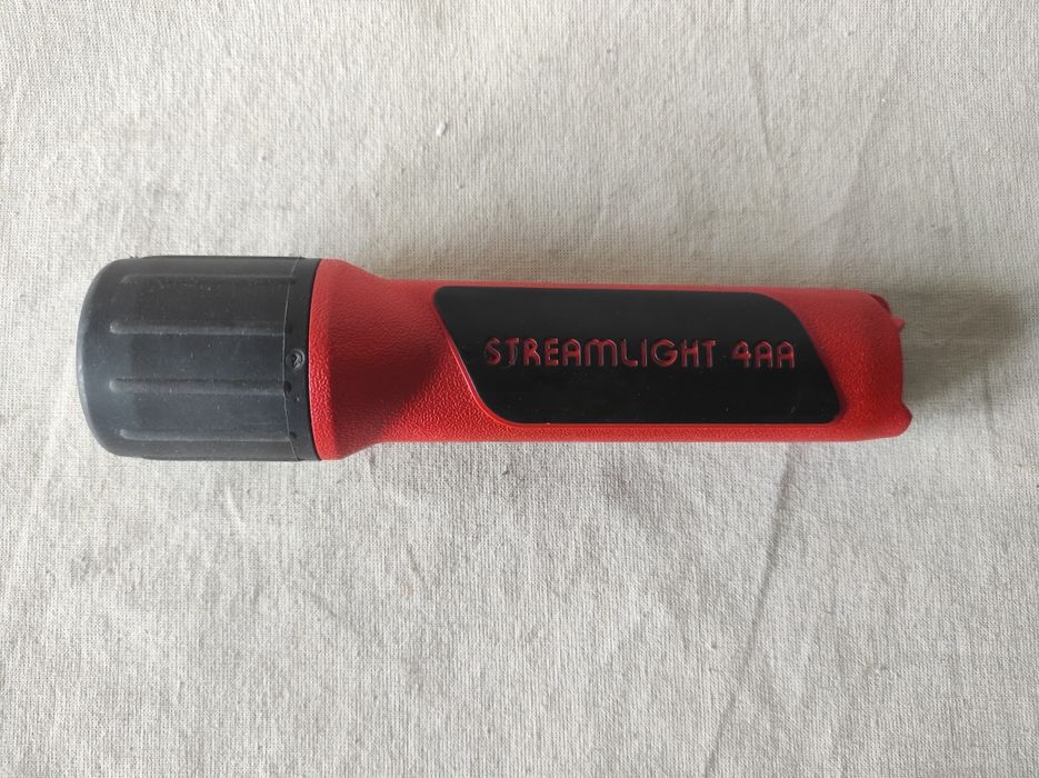 Latarka Streamlight 4AA czerwona