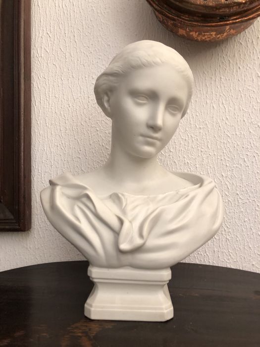 Busto de senhora em biscuit
