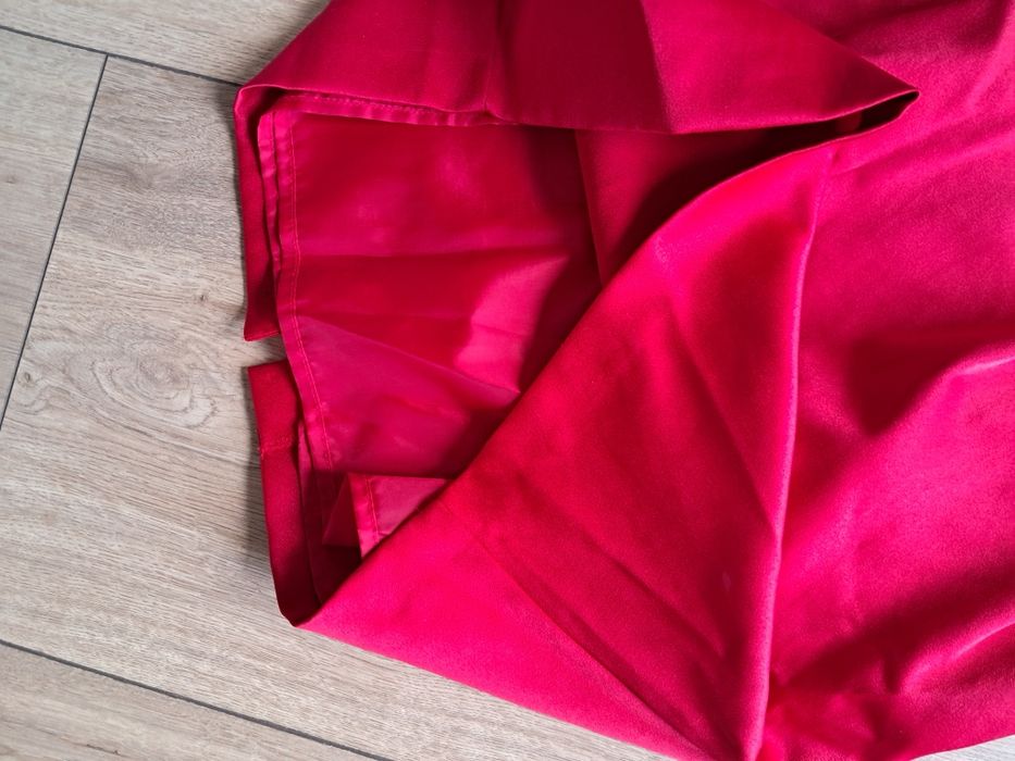 Czerwona sukienka wieczorowa