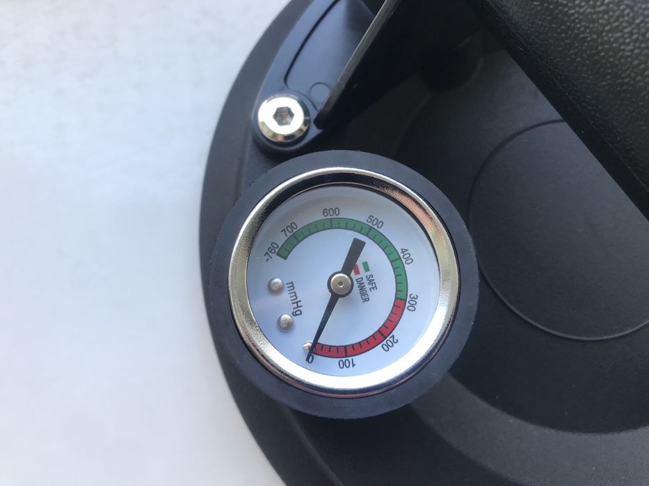 Присоска вакуумна з манометром для плитки, 250кг