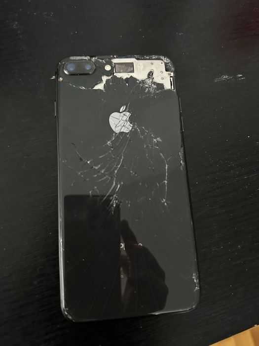 iPhone 8 Plus 64GB – sprawny technicznie, uszkodzona obudowa