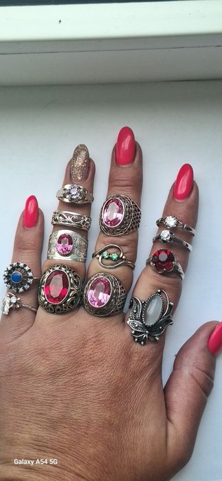 Продаю женские серебряные кольца
