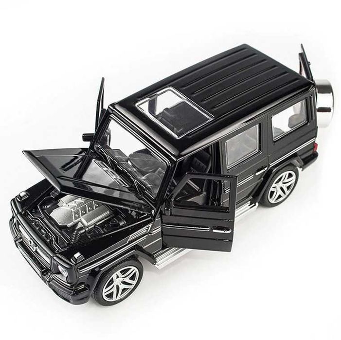 Модель автомобіля Mercedes AMG G65, чорна