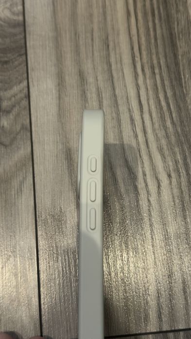 Etui RIMOWA do iPhone 16 Pro – srebrne