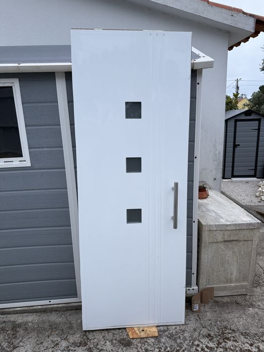 Oportunidade! Painel para porta alumínio usado mas  em ótimo estado.