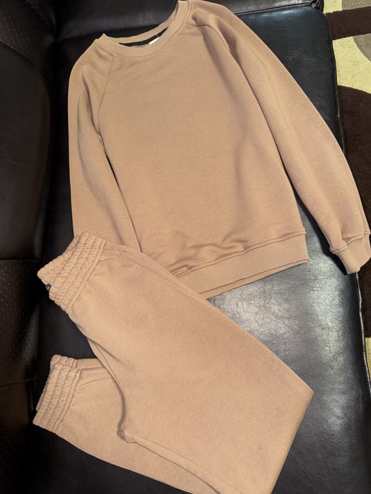 Дівчачий спортивний костюм