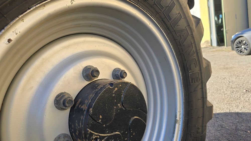 Свіжопривезений телескопічний навантажувач manitou mlt 634 lsu