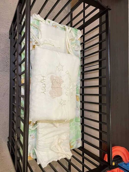 Кроватка с маятниками для дитини