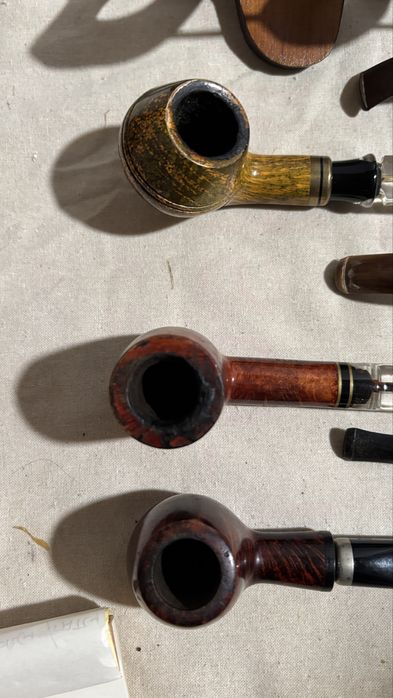 Lindos cachimbos com suporte em madeira