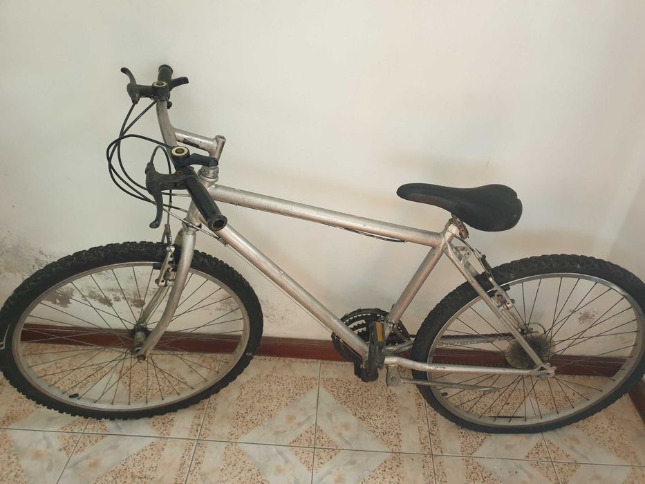 Bicicleta homem a funcionar perfeitamente.