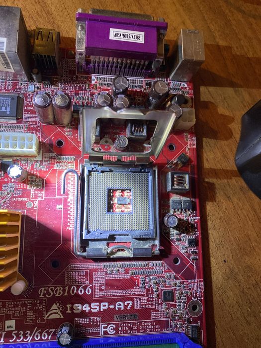 Материнская плата , с процесором и оперативной паматью