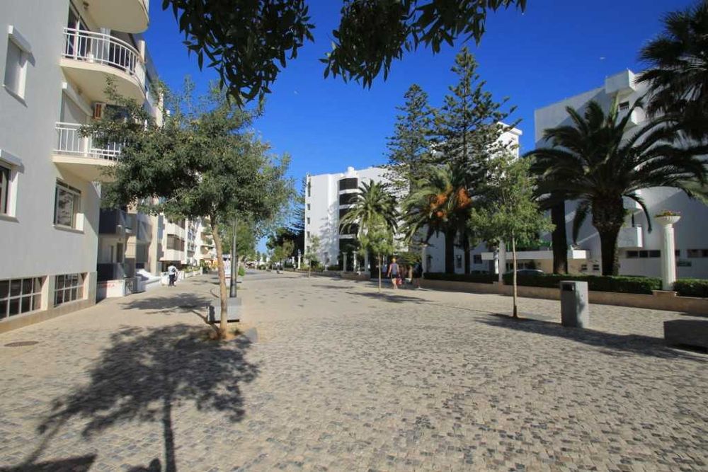 T2 na 1ª linha de Praia Armação de Pêra Desconto de 100€ de 18 a 25 de Julho