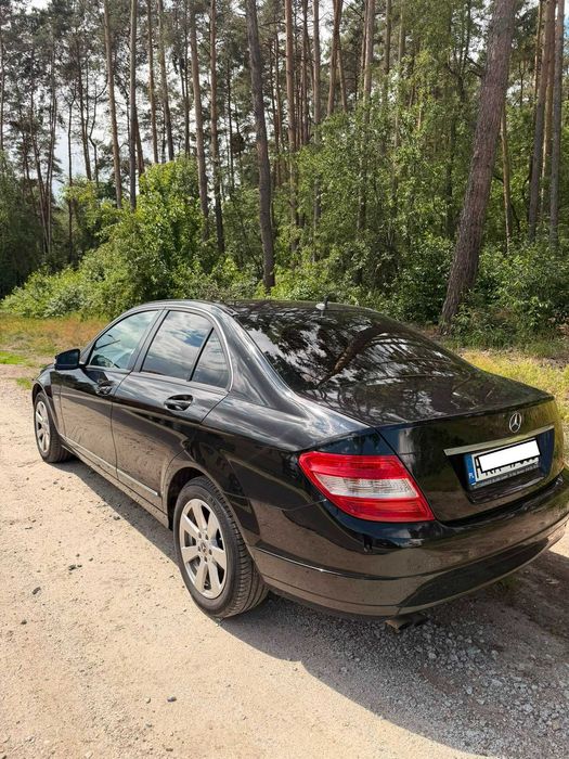 Mercedes-Benz C 180  2010r  • benzyna • elegancki sedan • 156 KM  • niski przebieg