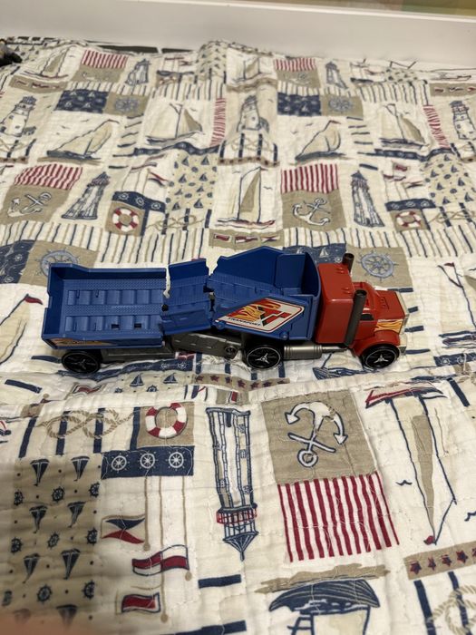 Hot Wheels вантажівка тягач грузовик трак