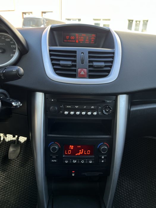 Машина,автомобіль Peugeot Пежо 207 хечбек.