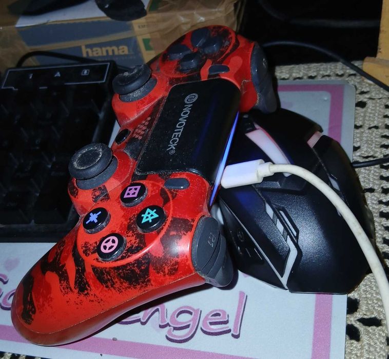 Vendo Game Pad para PC e PS4.