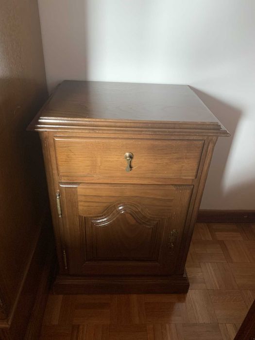 mobília de quarto de madeira de castanho