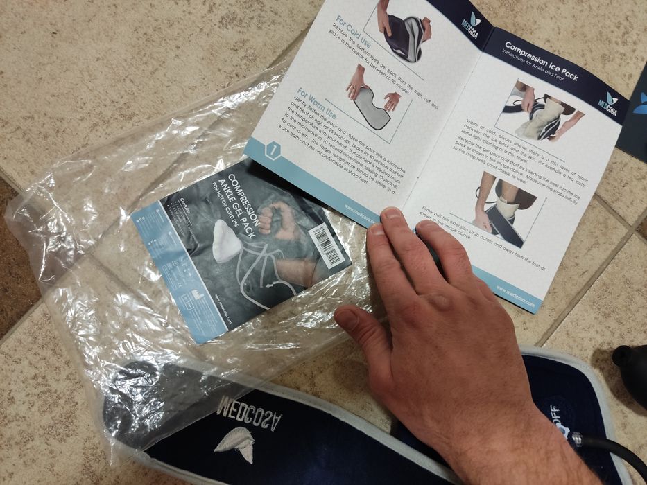 Охлаждающий компрессионный бандаж на лодыжку