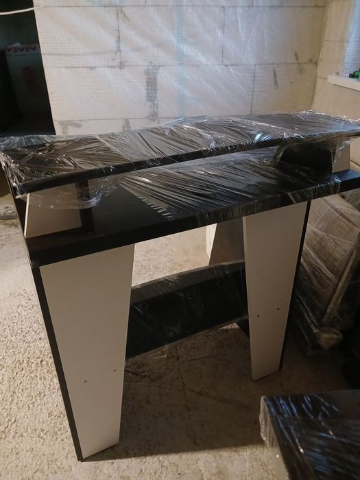 Комп'ютерний стіл