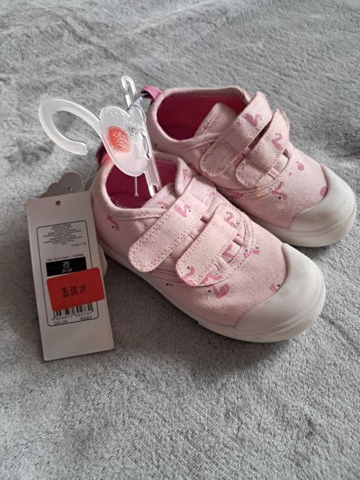 Trampki dla dziewczynki.