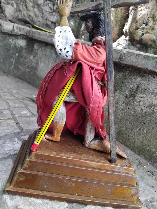 senhor dos passos em madeira policromado