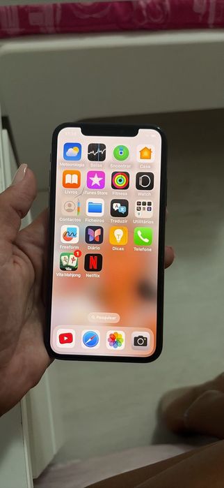 iPhone XS - ecrã estalado - cabo de carregador