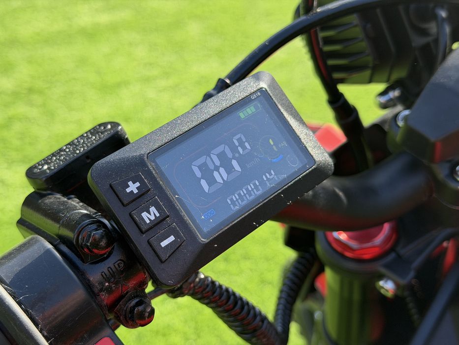 Mota eléctrica pit bike YOZMA IN 10 com apenas 14km