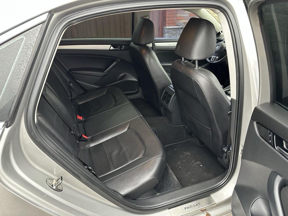 Volkswagen Passat B7 2012 2.5 газ/бензин