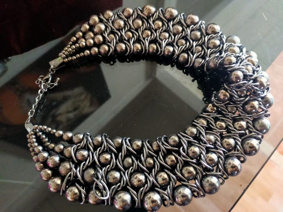 Colar de festa em tons prata