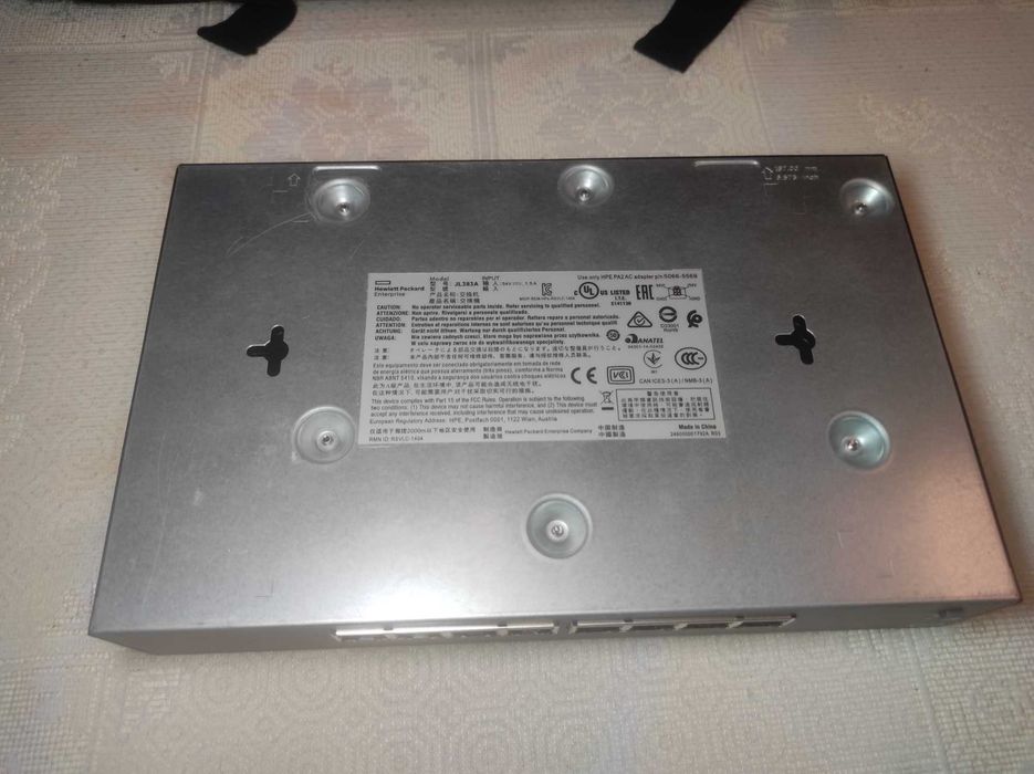 Switch HPE OfficeConnect 1920s Gigabit 8G 4 portas PoE+ JL383A