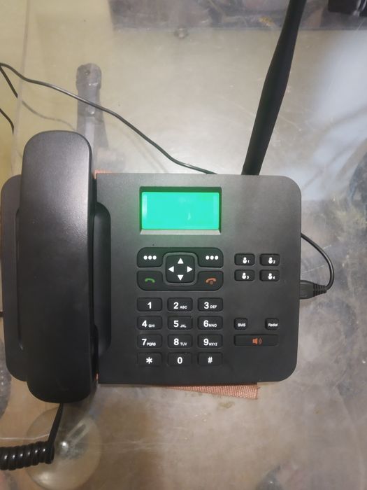 Стационарный мобильный GSM 

работает со всеми сим-картами