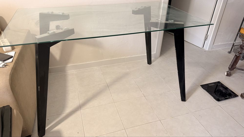 Mesa de jantar de vidro