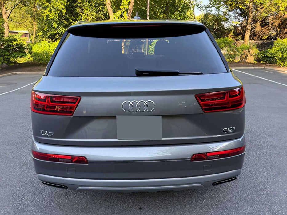 Audi Q7      2017