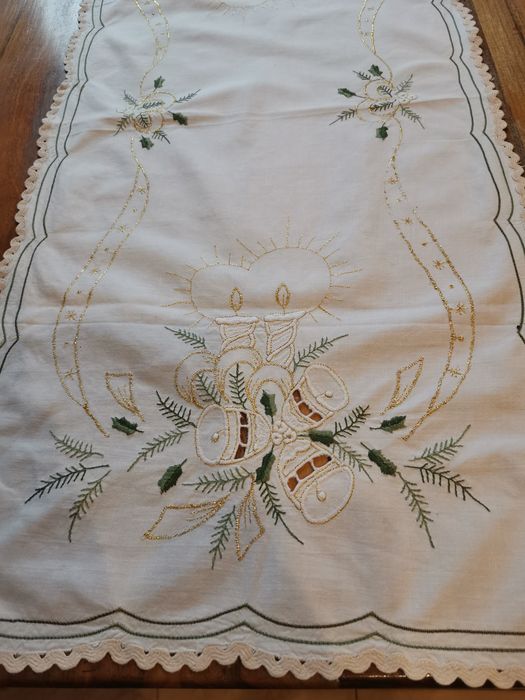 Świąteczny bieżnik na komodę, ławę, stół vintage, biały, 100 % bawełna